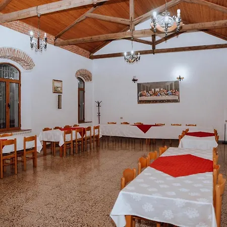 Village Of Peace - House 34 アパート Shkodër