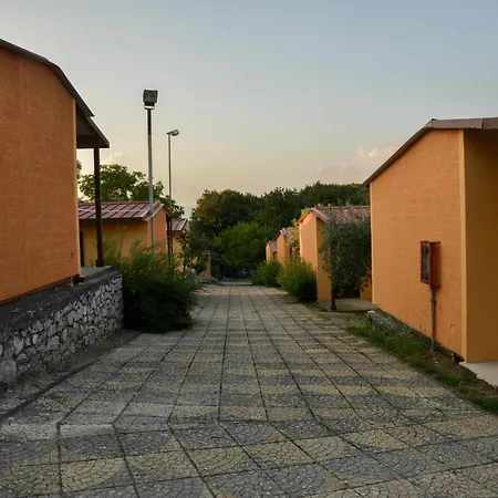 Village Of Peace - House 34 アパート